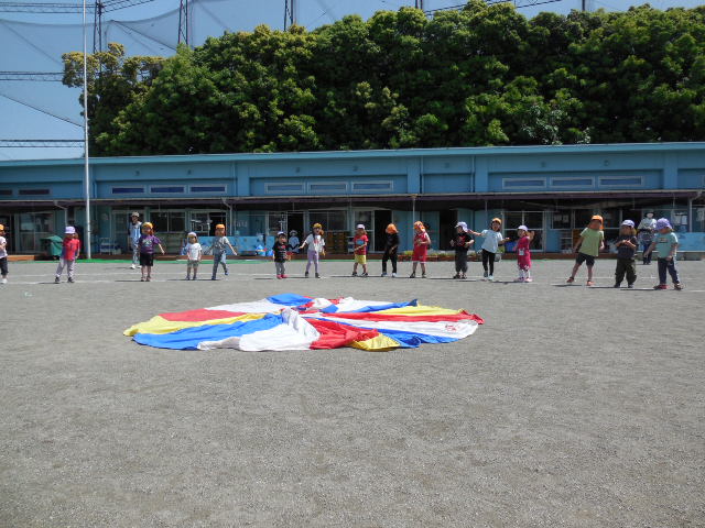 運動会の遊戯練習の写真