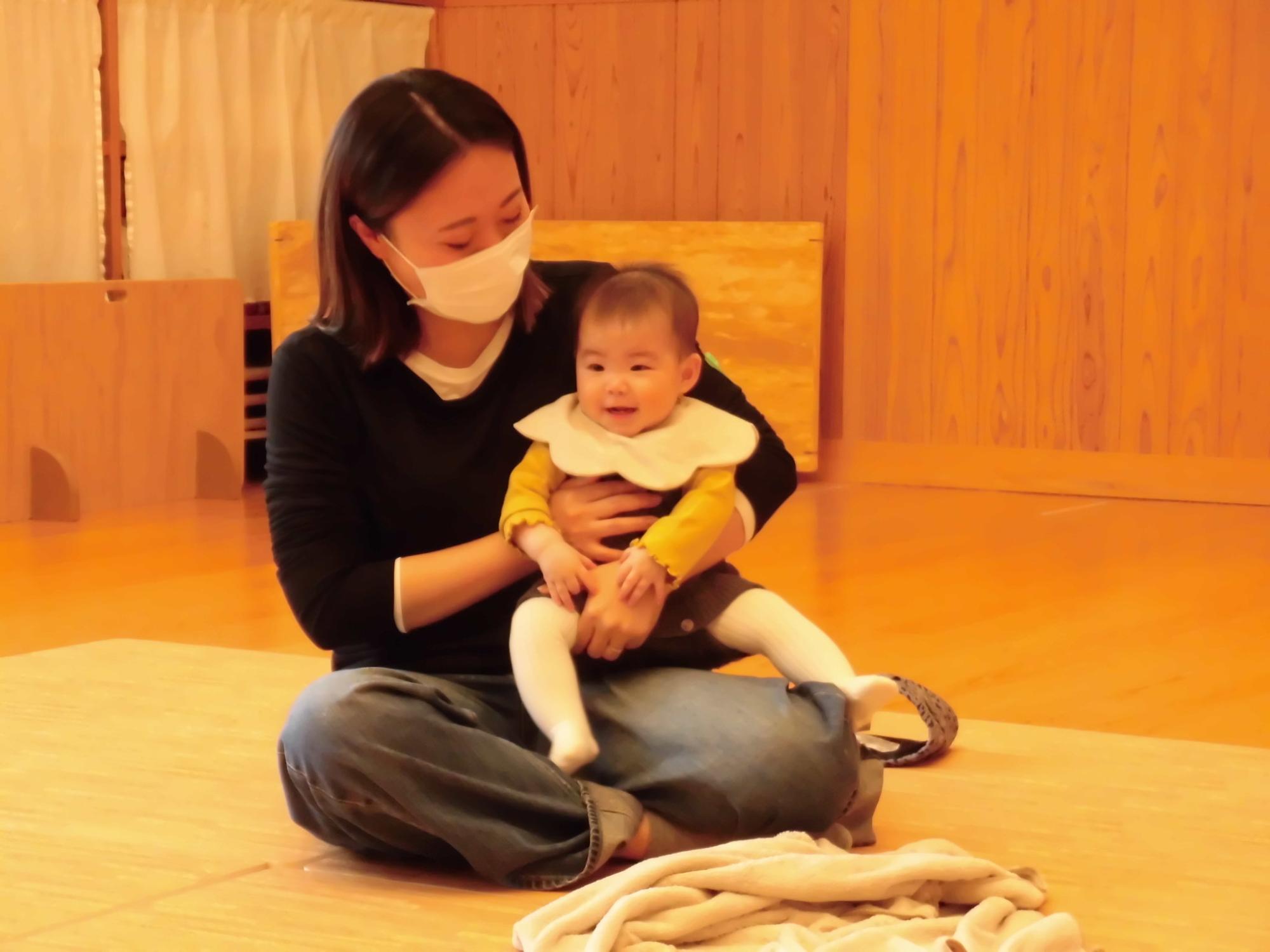 わらべうたベビーマッサージ