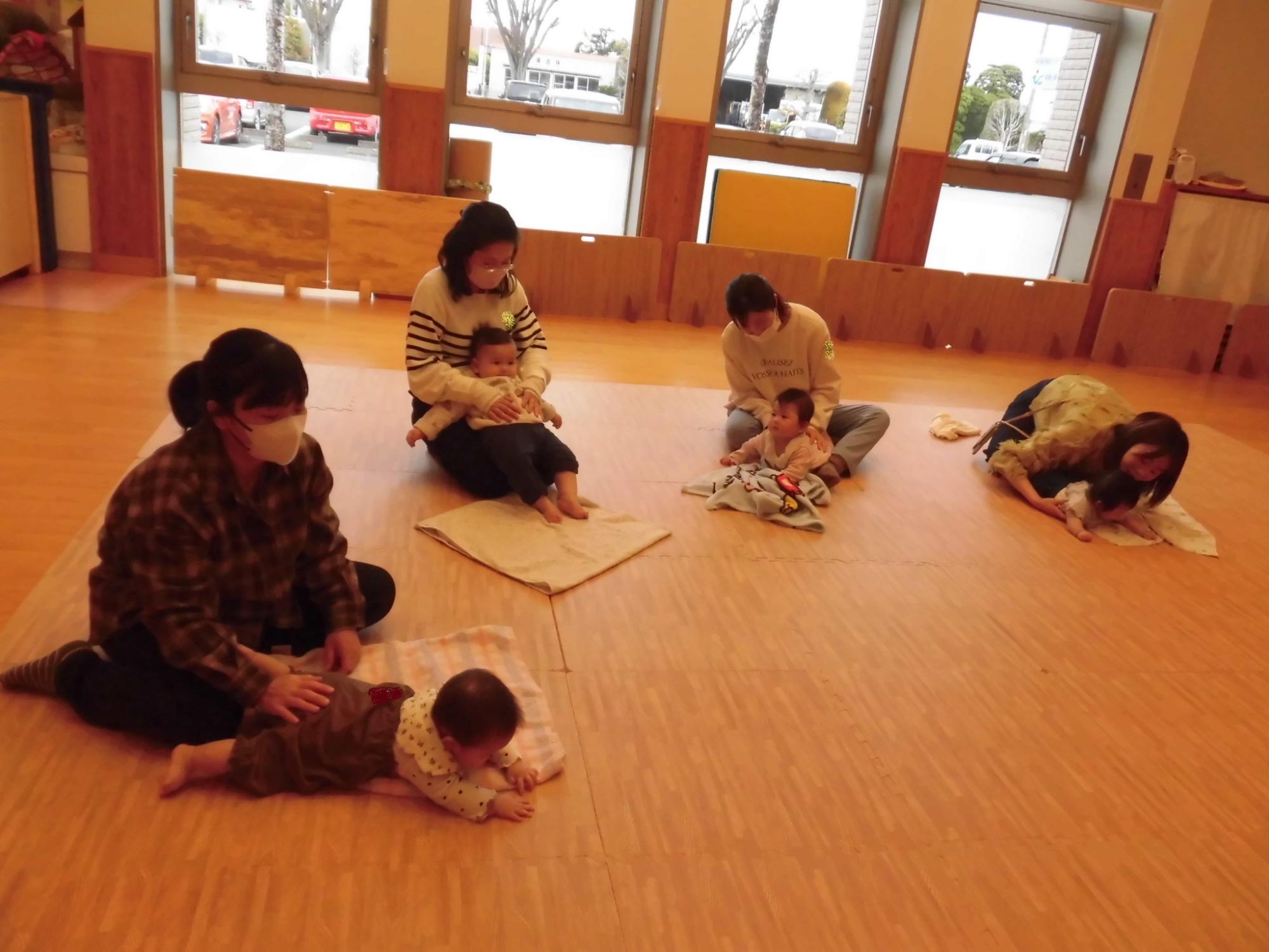 わらべうたベビーマッサージ