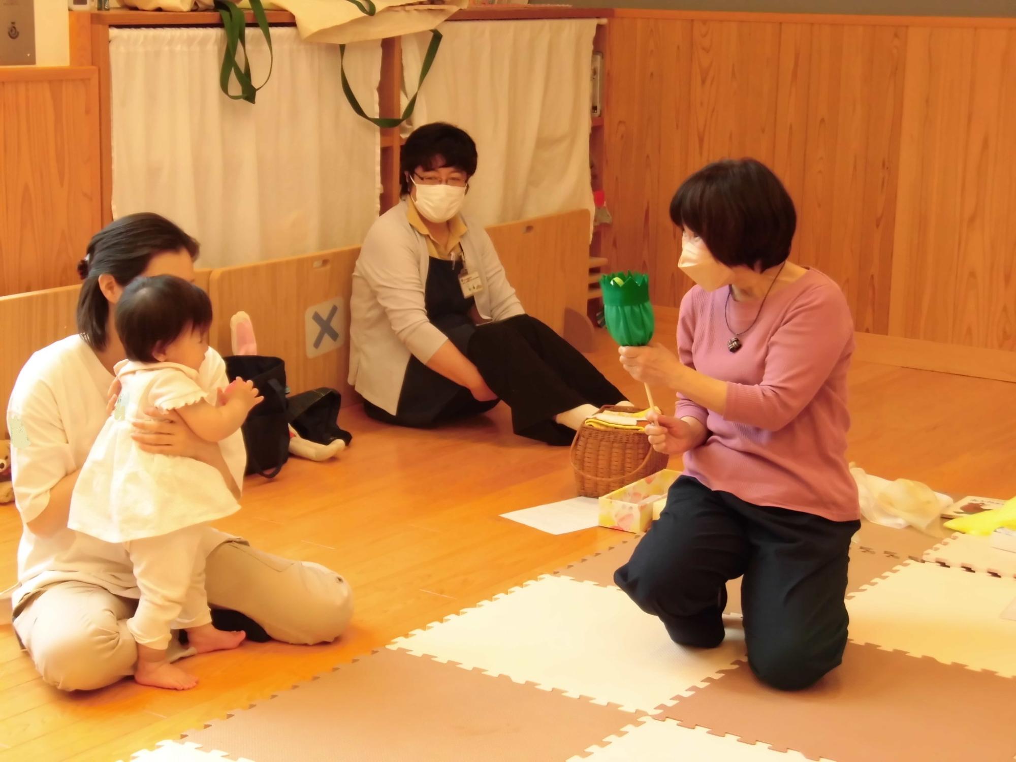 わらべうたで一緒に遊ぼう