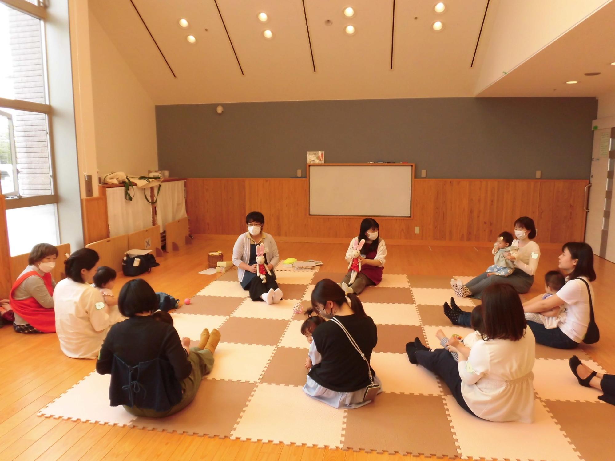 わらべうたで一緒に遊ぼう