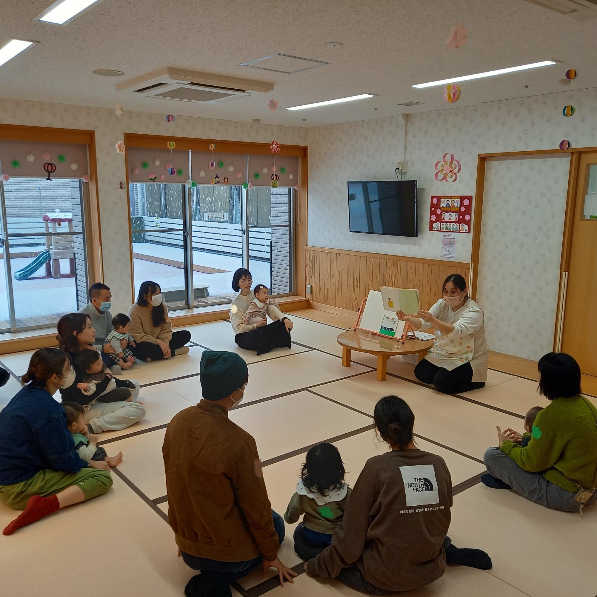 0才児サロン参加者の様子