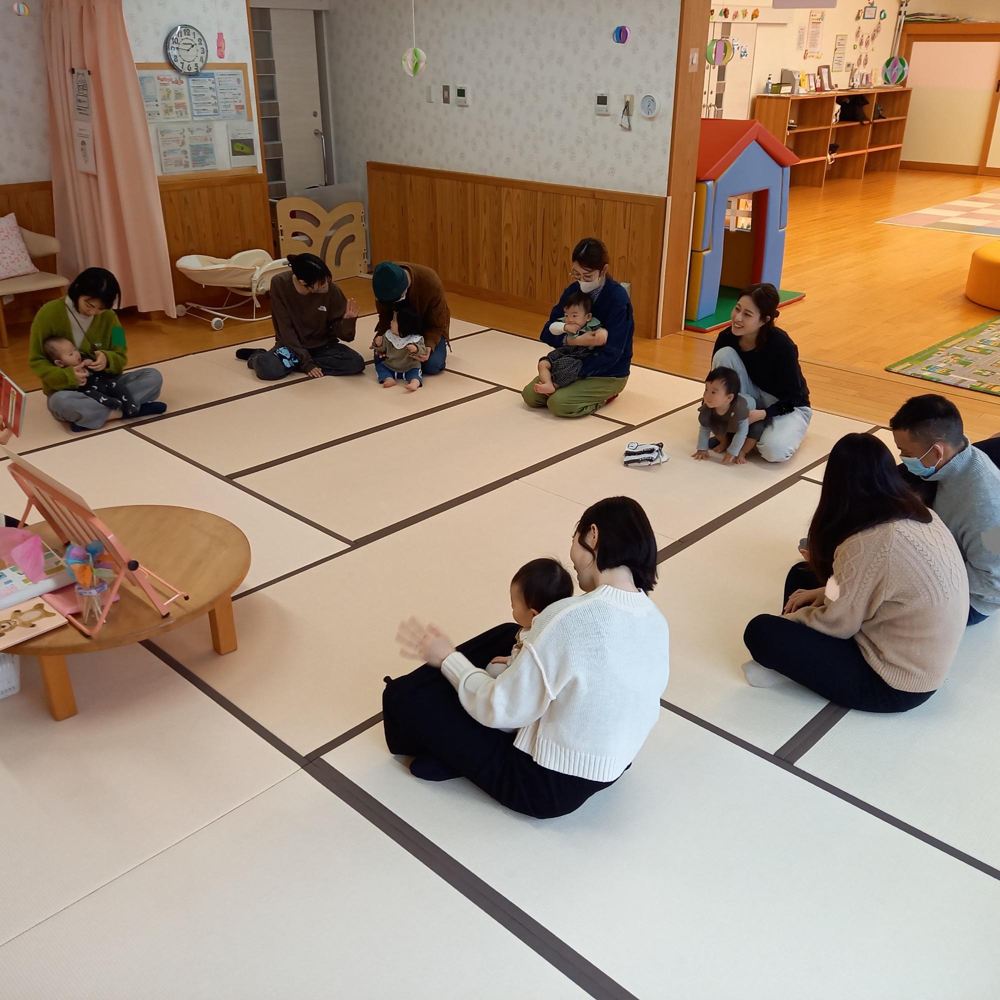 0才児サロン参加者の様子