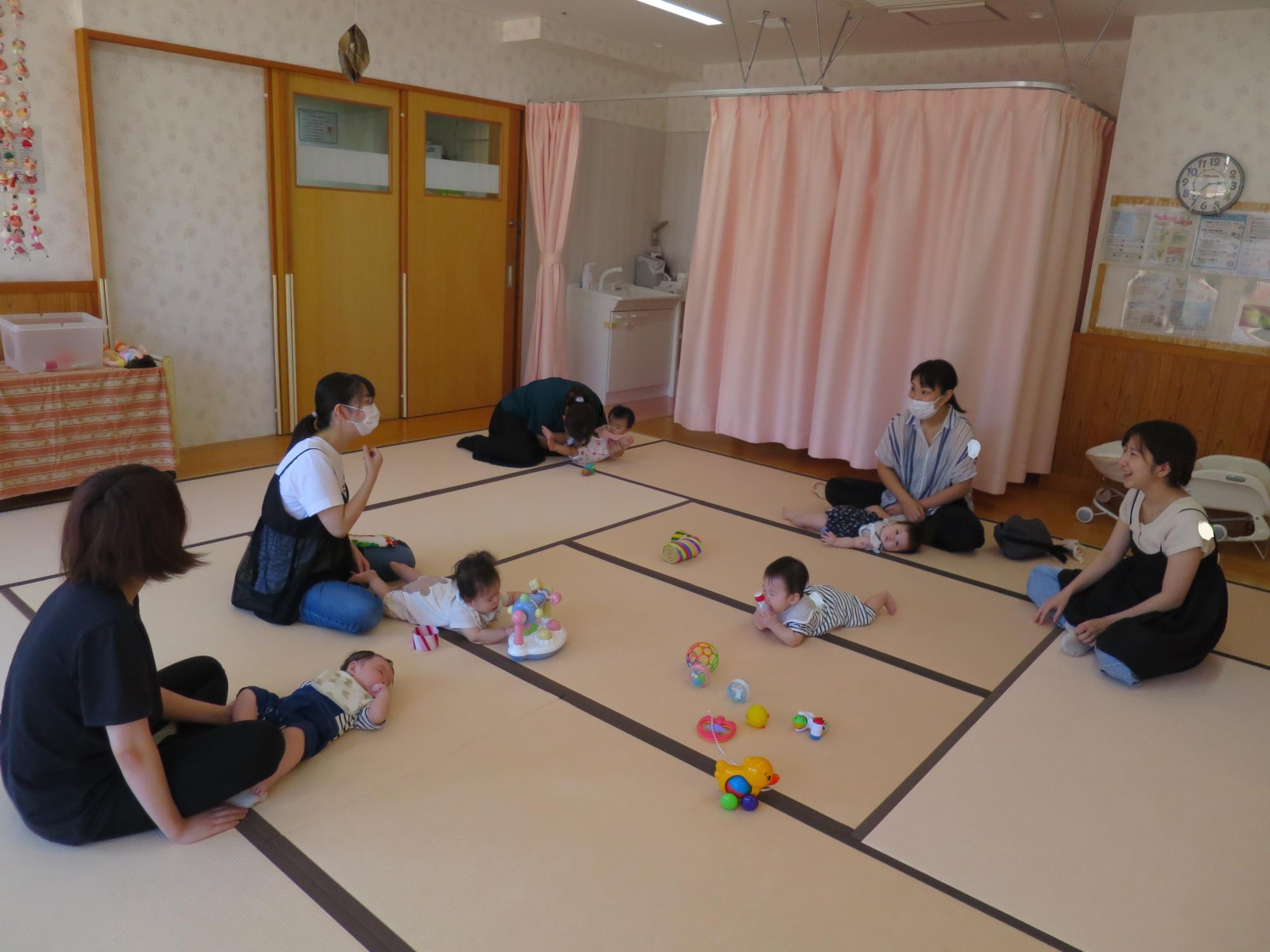 0才児サロン参加者の様子