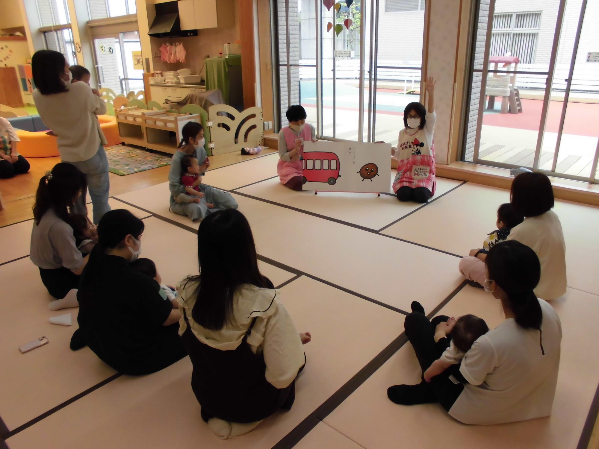 0才児サロン参加者の様子