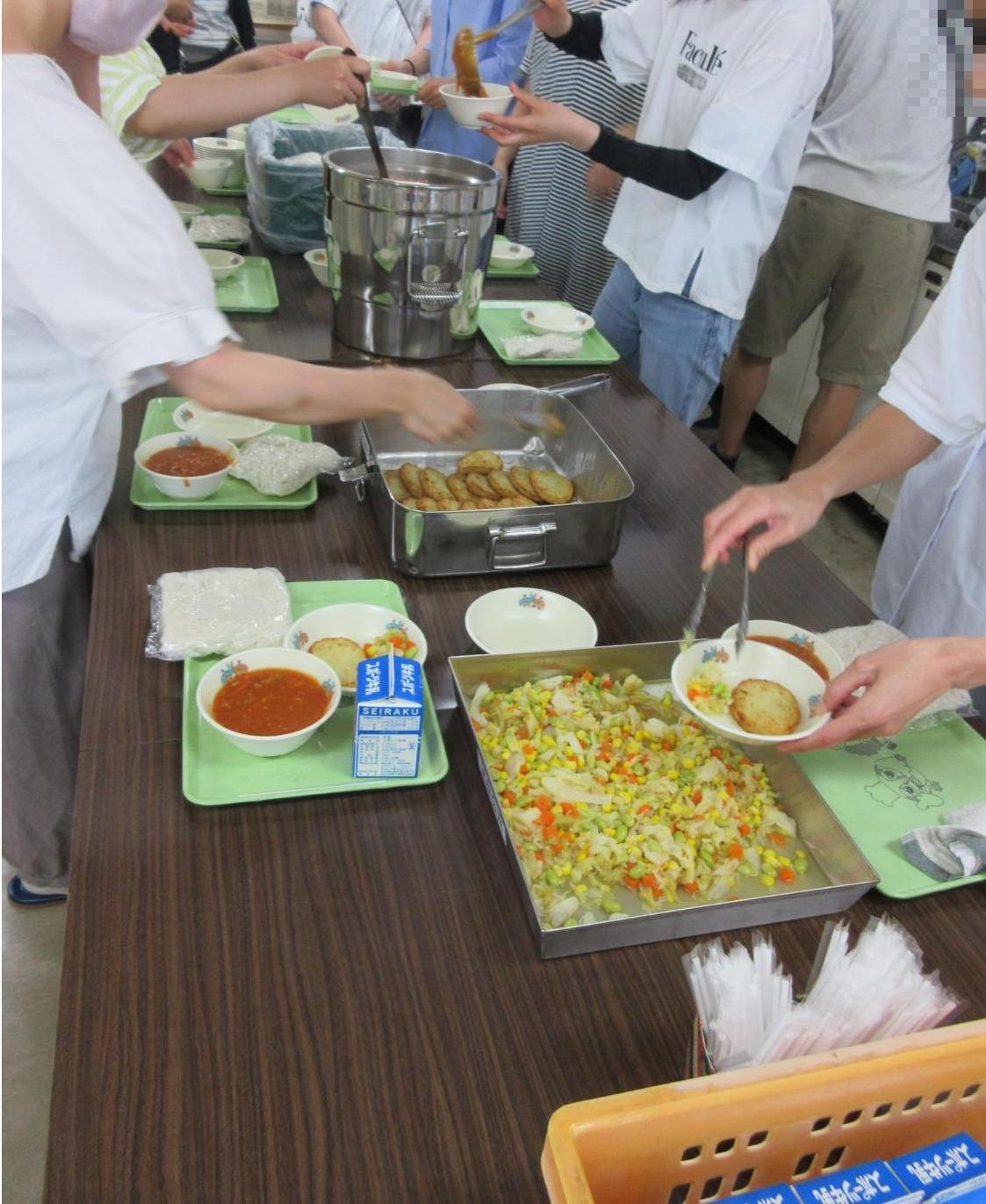配膳の様子