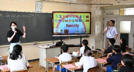 移動式電子黒板を活用した授業の風景