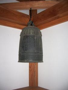 日高市の国指定重要文化財の銅鐘の写真