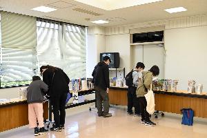 雑誌のリサイクルの様子