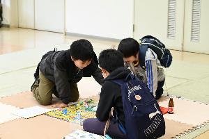 ボードゲームをしている様子