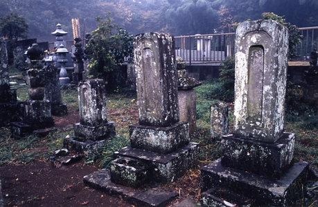 三枝氏歴代の墓