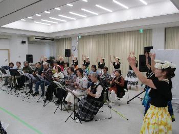 ウクレレとフラダンスのコラボ