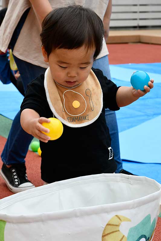 お外で運動！いち、に、さん！