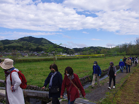 「健幸のまち・ひだか」月例・高麗郷ブラ散歩の様子