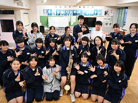 高麗川中学校吹奏楽部の集合写真