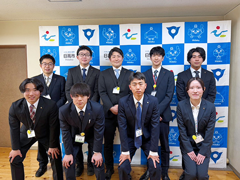 若手職員の集合写真