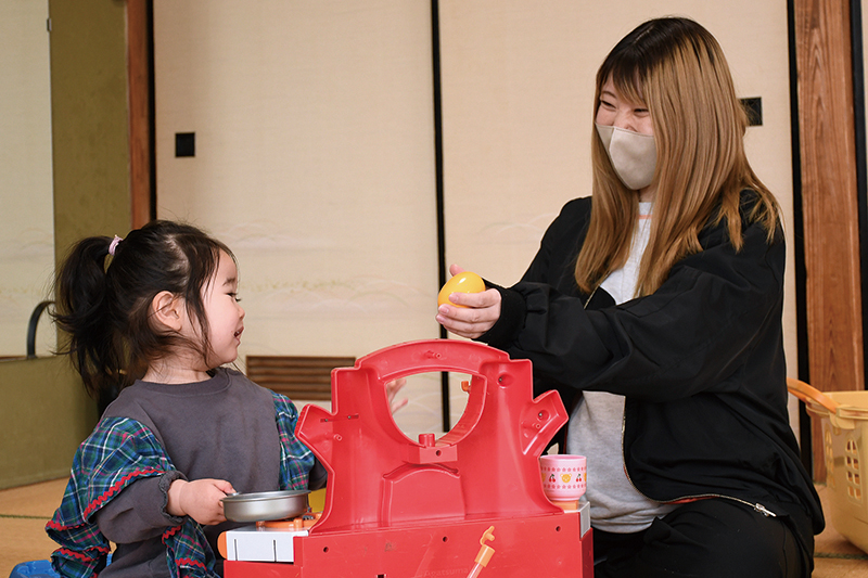 ママと一緒におままごと