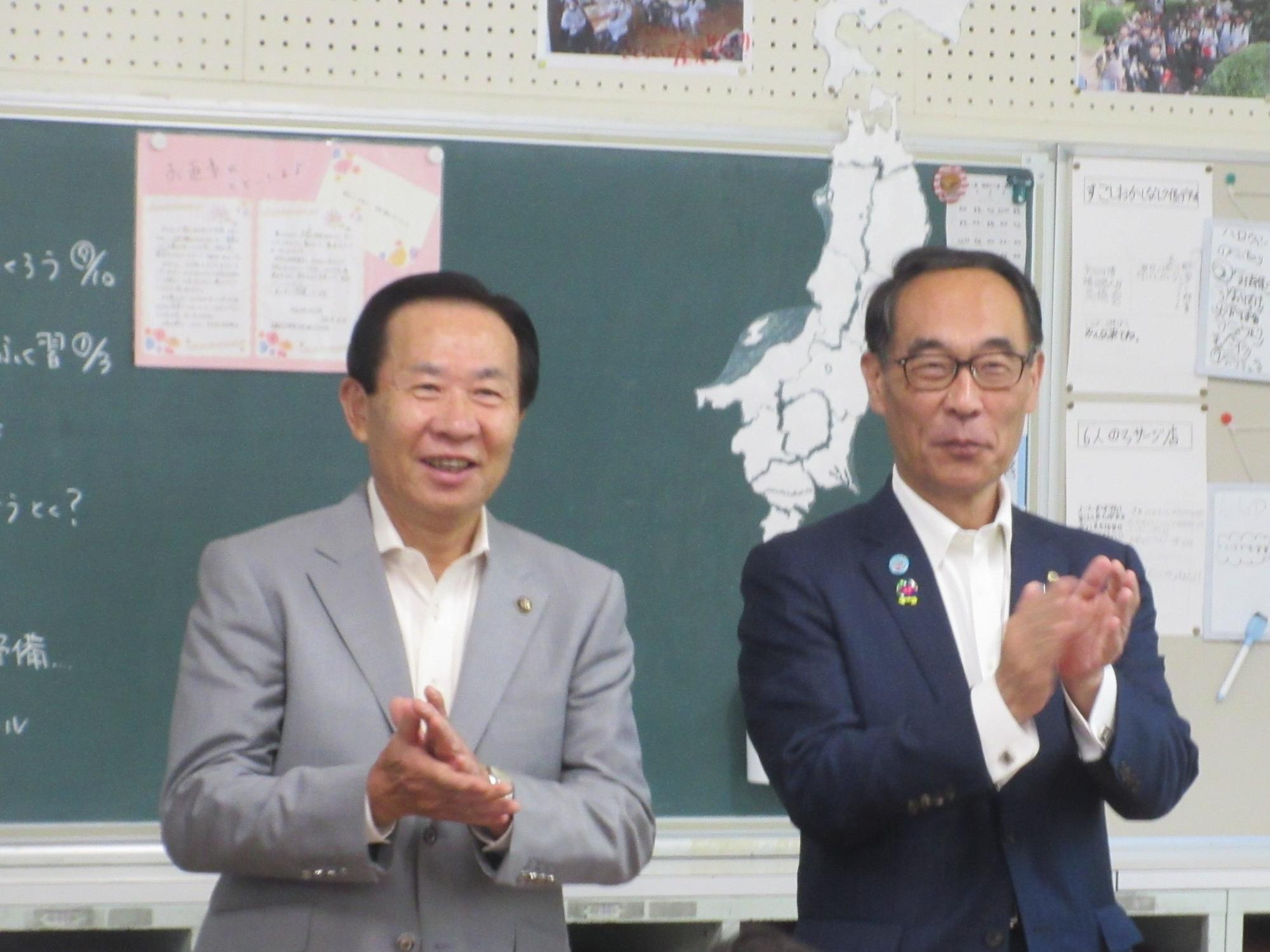 ふれあい訪問での谷ケ崎市長と大野知事