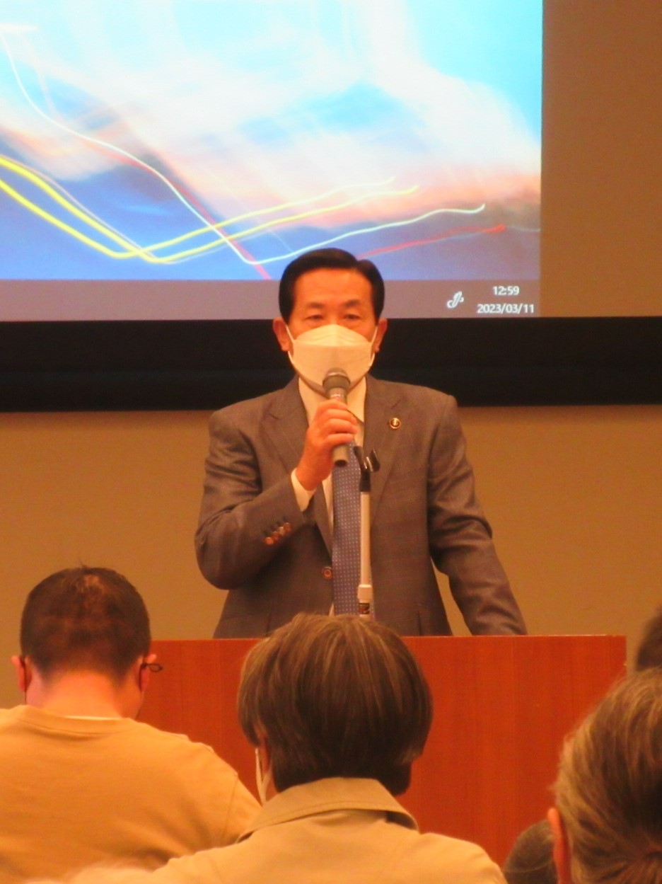 自主防災組織リーダー養成講座でごあいさつをする谷ケ崎市長