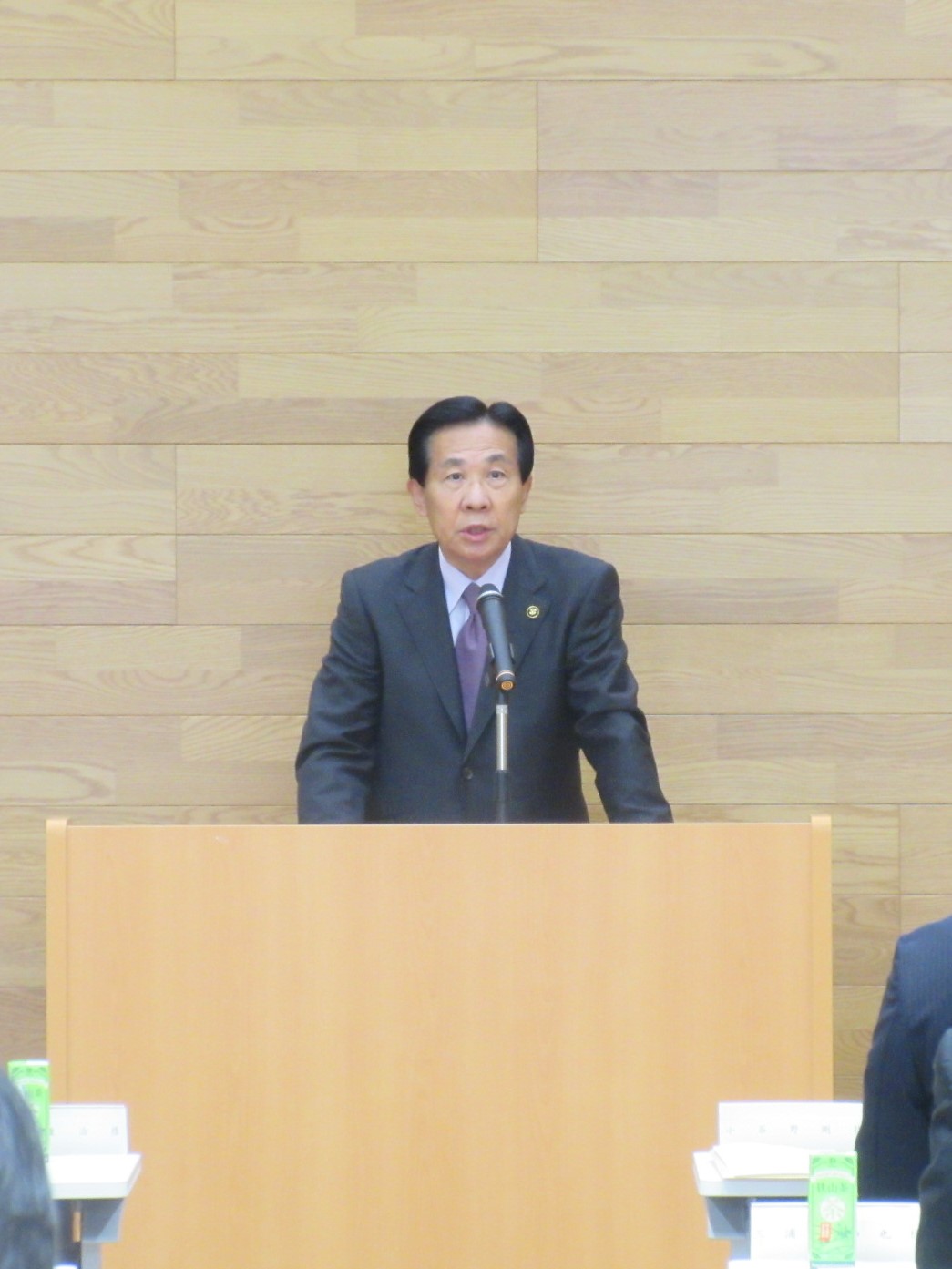 埼玉県西部地域まちづくり協議会総会でごあいさつする谷ケ崎市長