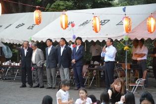 栄新田区納涼祭の冒頭の挨拶の写真