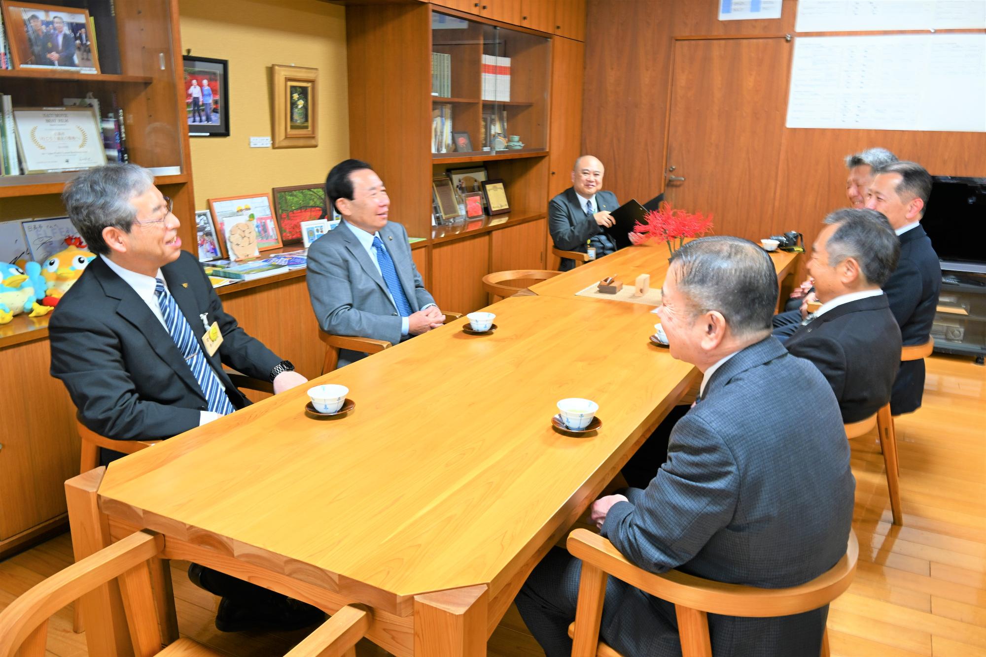 横断機・雨傘寄贈式3