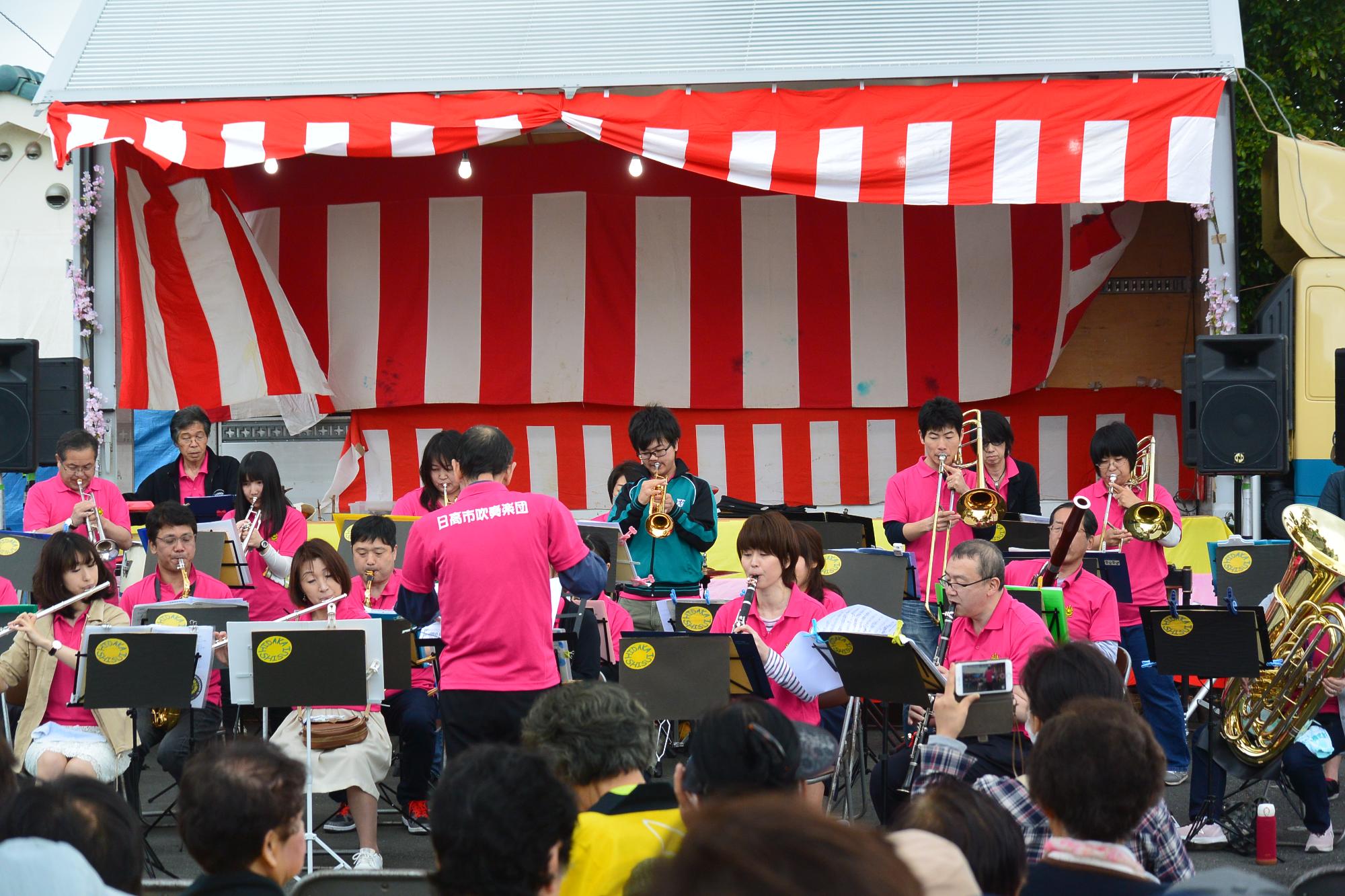 武蔵高萩駅前さくら祭り