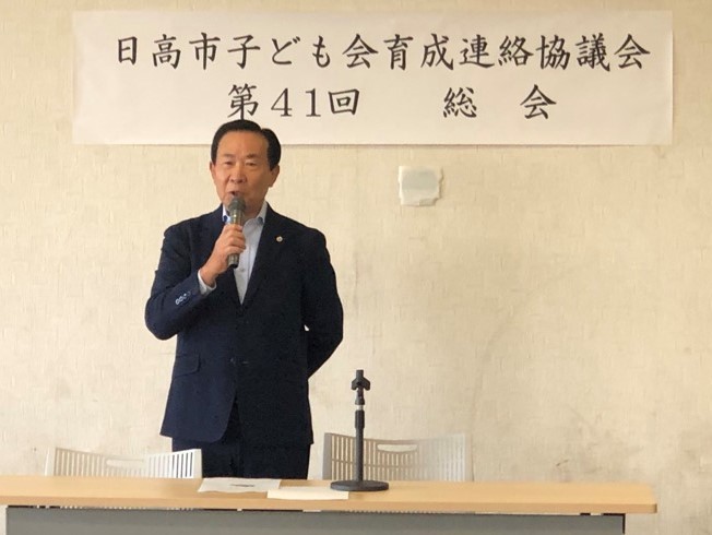 子ども会育成連絡協議会総会で挨拶する谷ケ崎市長