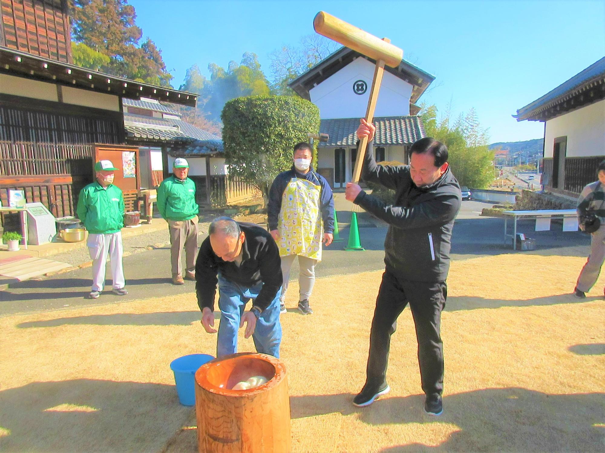 もちつきの様子