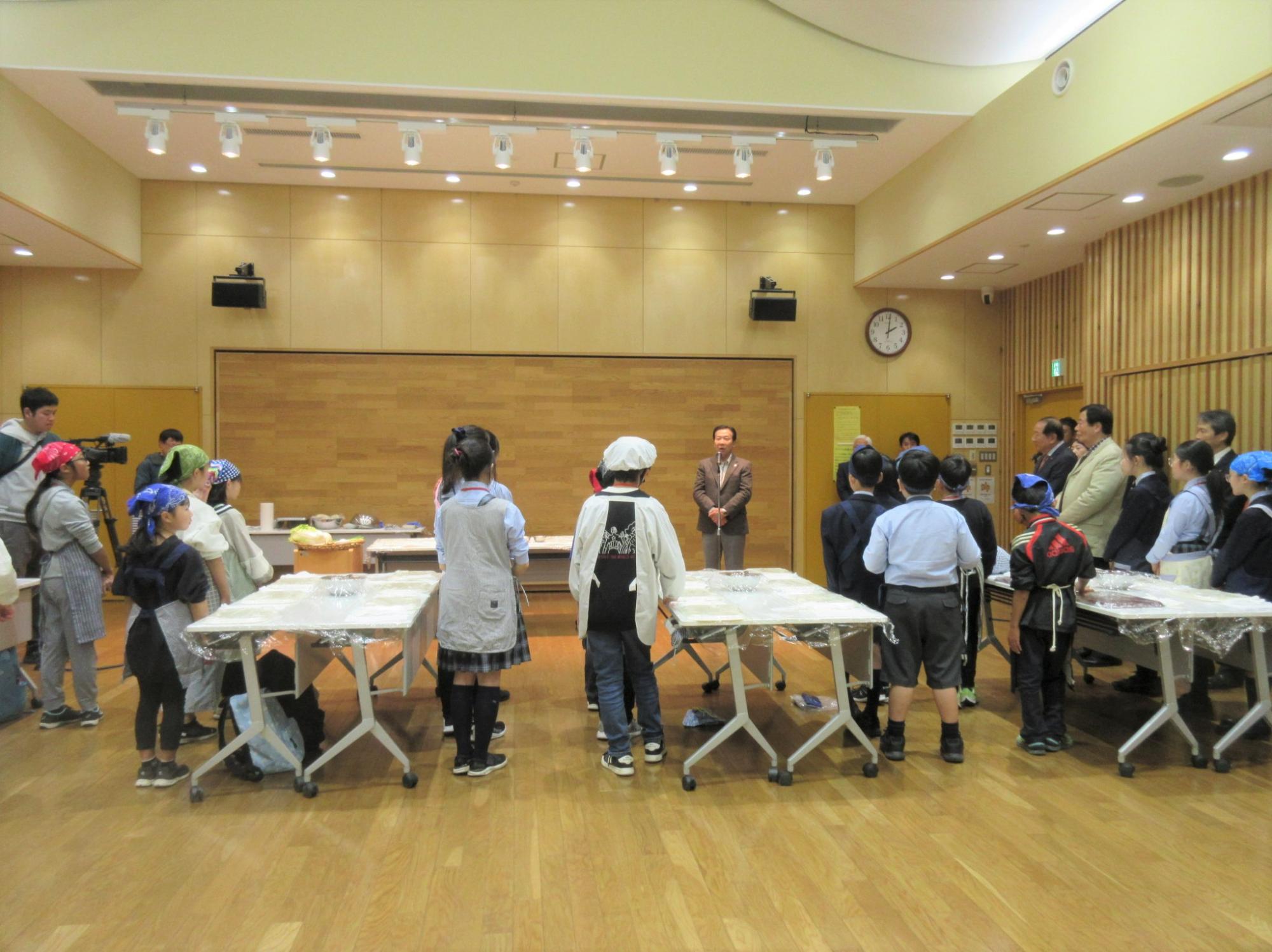 日韓小学生親善交流高麗白菜キムチ教室
