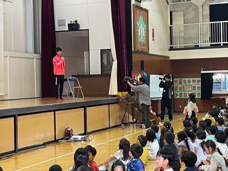 高麗川小学校訪問の様子
