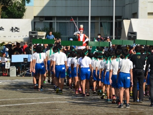 高麗川小学校運動会開会式の写真