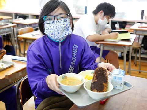 思い出の給食と中学生