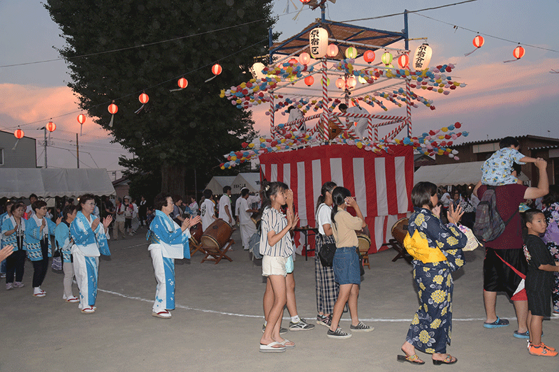 原宿まつりの盆踊り大会の様子