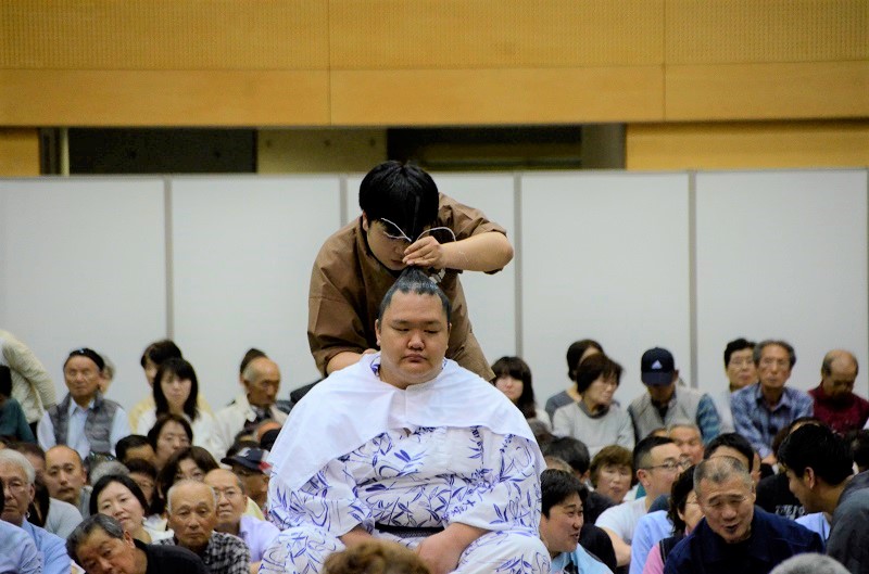 髪結の実演をしている様子