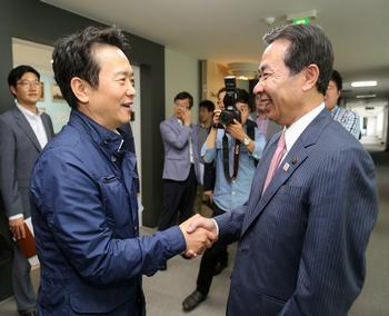 京畿道知事表敬訪問の様子の写真3