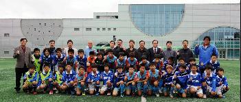 日高市の小学生と大韓民国京畿道烏山（オサン）市の小学生の写真