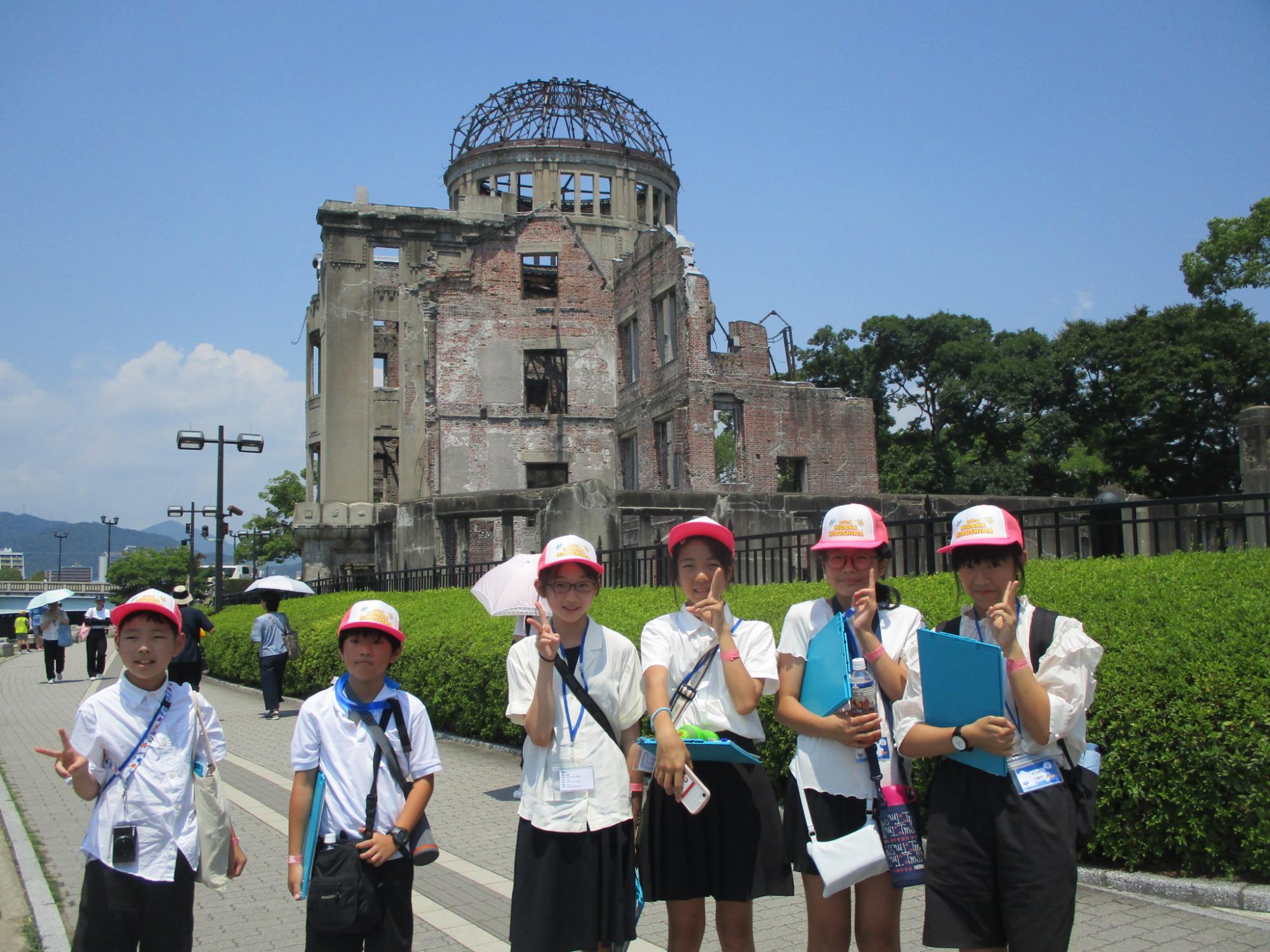 原爆ドームにて