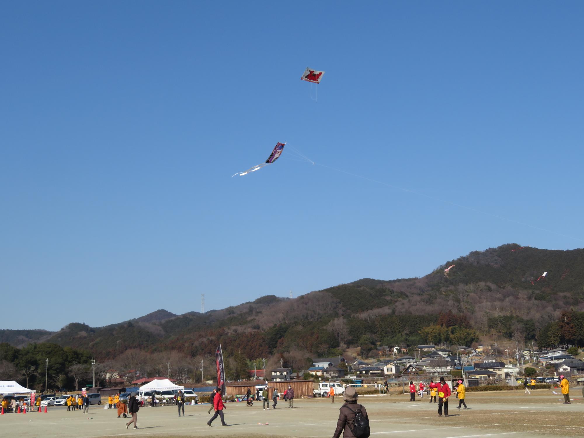 一般の部大空に揚がる凧