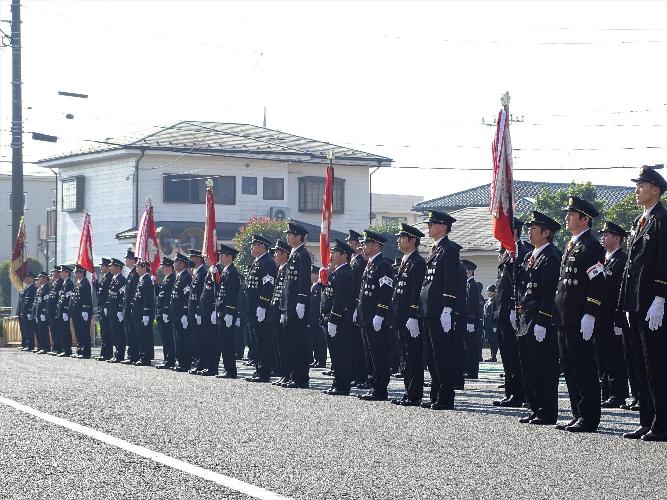 日高市消防団特別点検写真（団員整列）