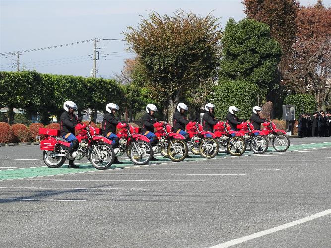 日高市消防団特別点検写真（赤バイ：消防活動用バイク）