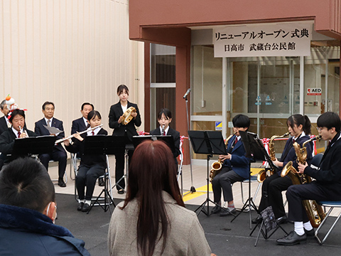 武蔵台小中学校吹奏楽部による演奏風景