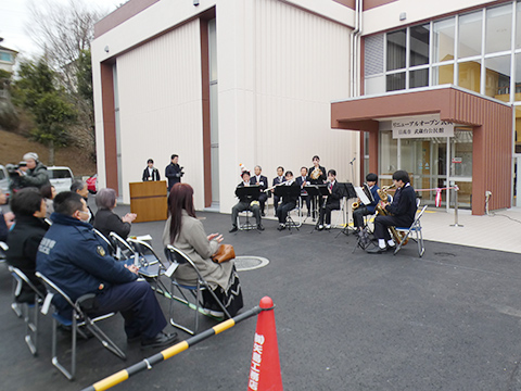 武蔵台小中学校吹奏楽部による演奏風景